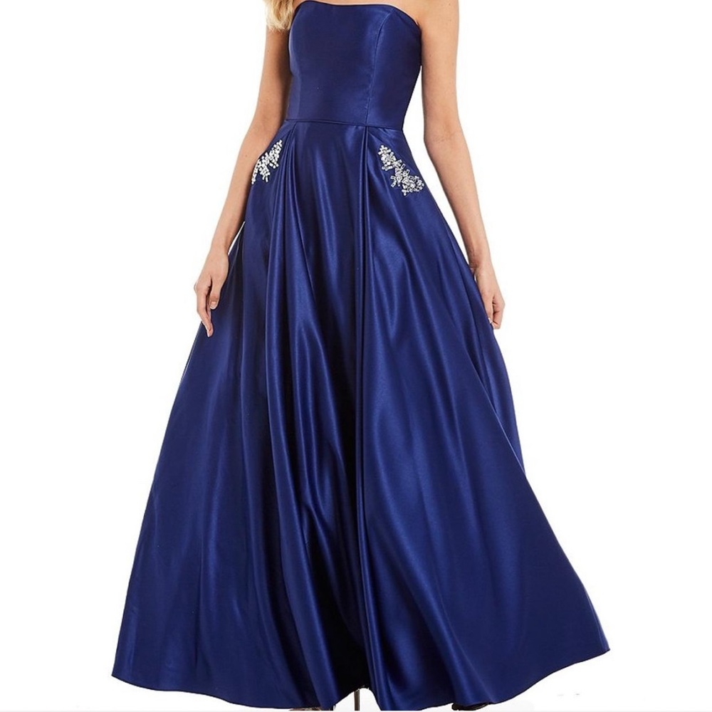 Elegant Blue Strapless Evening Gown